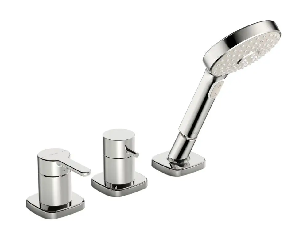 Ein Badezimmer-Wannen- und Brausenset in Chrom von HANSA, bestehend aus einem Handbrausekopf und zwei Steuerungen für Temperatur und Wasserfluss.